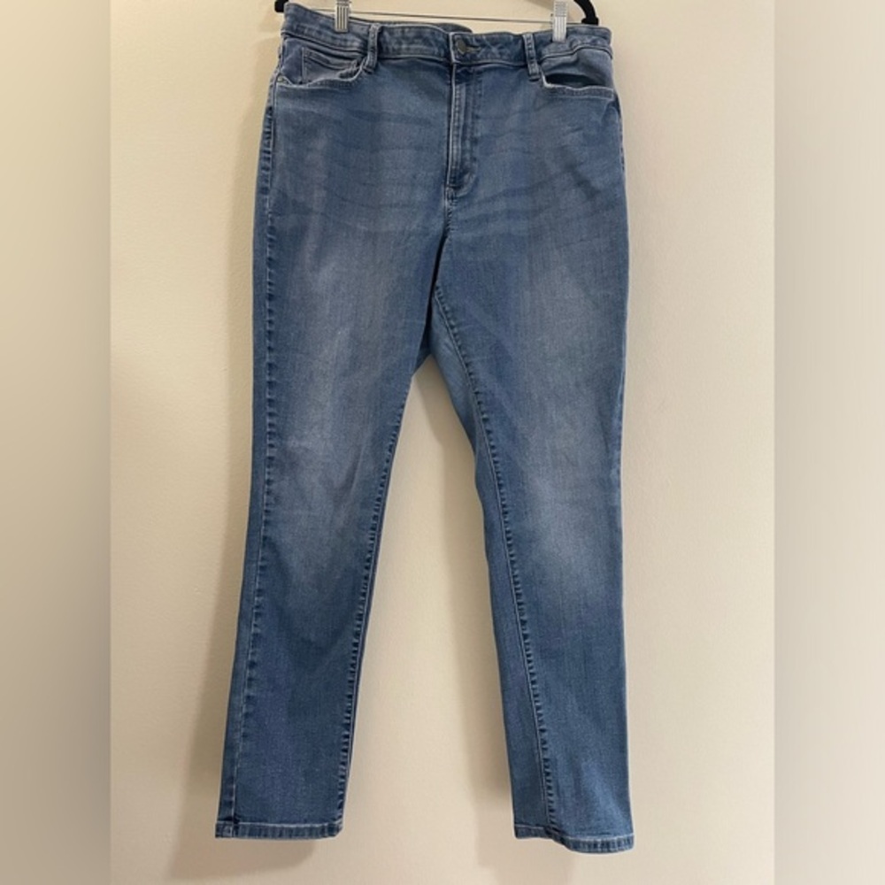 a.n.a. Skinny Jeans in Light Blue Wash - 18‎